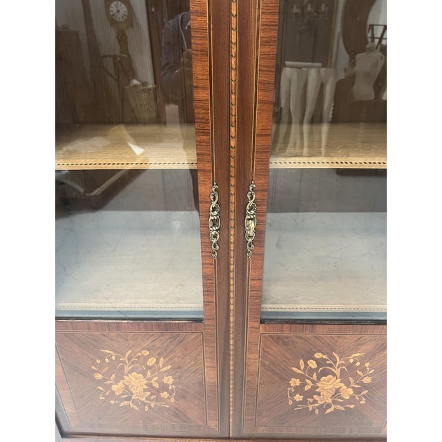 20th Century Louis XV Style Display Cabinet in Marquetry Veneer For Sale - Image 9 of 16