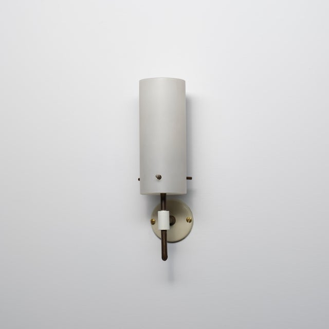 Vintage Italian Wall Sconce in Brass with White Lacquered Metal and Opaline Glass, 1950s For Sale - Image 4 of 6