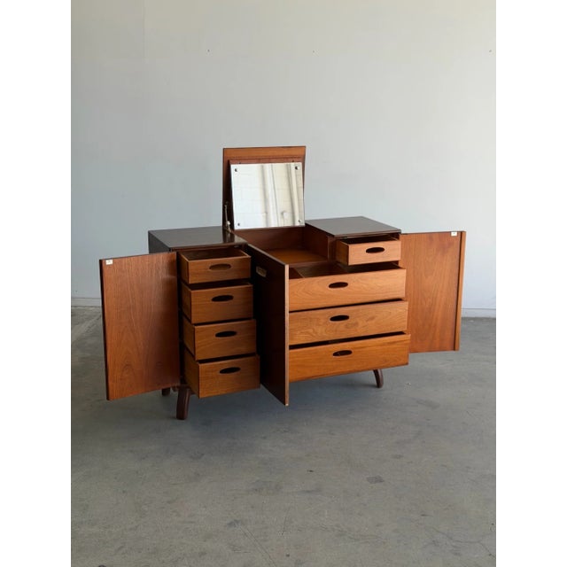Vanity Dresser by Mount Airy Furniture For Sale - Image 10 of 18