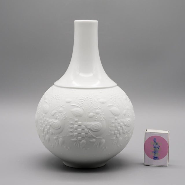 White Relief Porcelain Vase Duo by Bjørn Wiinblad for Rosenthal, 1968, Set of 2 For Sale - Image 8 of 14