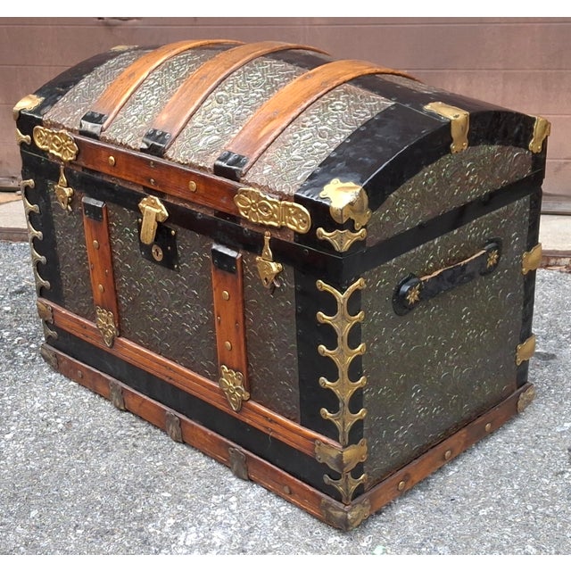 19th Century American Dome Top Travel Storage Trunk, Refurbished For Sale In Washington DC - Image 6 of 15