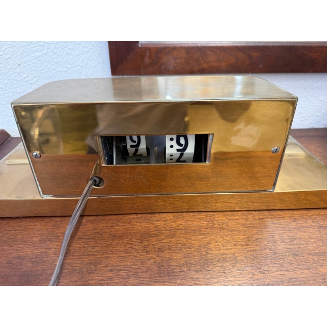 American 1930s Lawson Art Deco Copper Clock in Working Order For Sale - Image 3 of 18