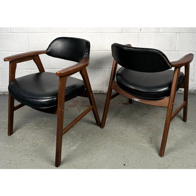 Vintage Leather Chairs by Murphy Miller for Kroehler Furniture- Set of 2 For Sale In New York - Image 6 of 12