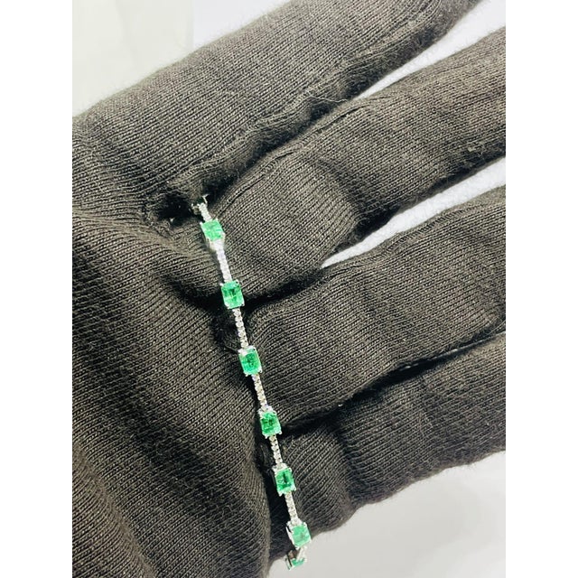 GEMSTONE DETAILS Gold Purity: 18K Solid Gold (stamped) DIAMOND: 0.39 CTS EMERALD: 3.22 CTS 18K GOLD GROSS WEIGHT: 6.93...