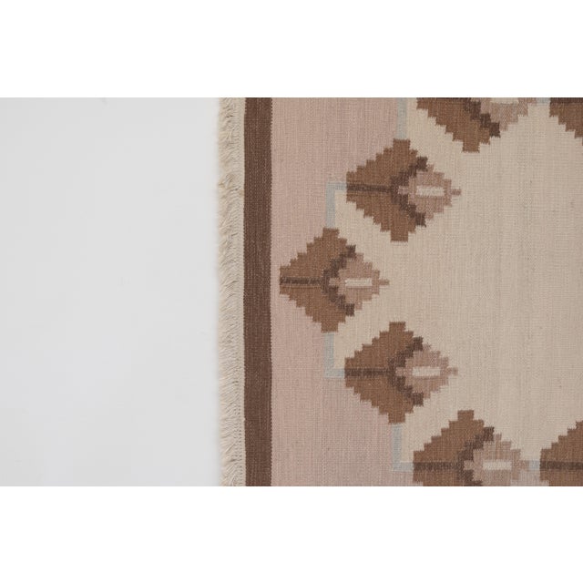 1960s Mid-Century Modern Swedish Kilim Rug in Browns, 1960 For Sale - Image 5 of 7