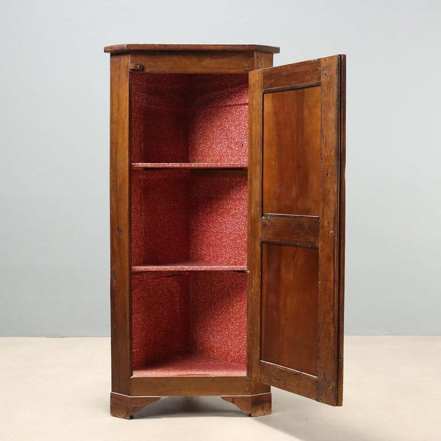 Antique Italian Corner Cabinet in Walnut, 1800s For Sale - Image 3 of 11