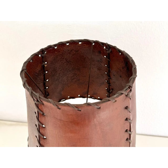 Mid-Century Italian Palm Leaf Table Lamp in Brass with Leather Lampshade, 1970s For Sale - Image 6 of 12