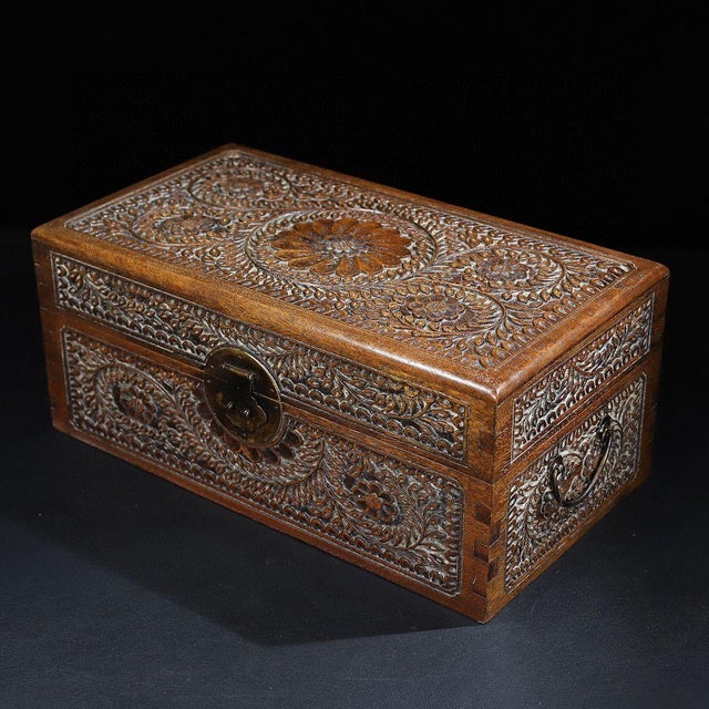 Dimensions: Height 17 cm (6.7") x Length 40 cm (15.7") x Width 22 cm (8.7") Material: Solid Hardwood (Huali Rosewood)...