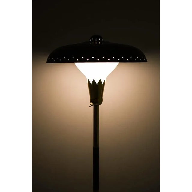 Metal Vintage Floor Lamp in Opaline Glass and Lacquered Metal, 1950s For Sale - Image 7 of 11
