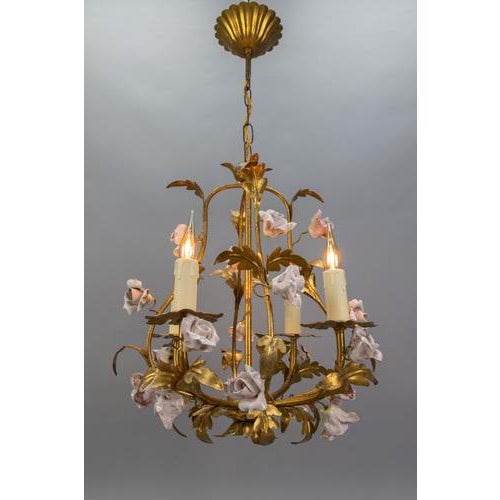 Hollywood Regency Style Gilt Metal and Pink Porcelain Roses Chandelier, Italy, 1970s For Sale - Image 16 of 18
