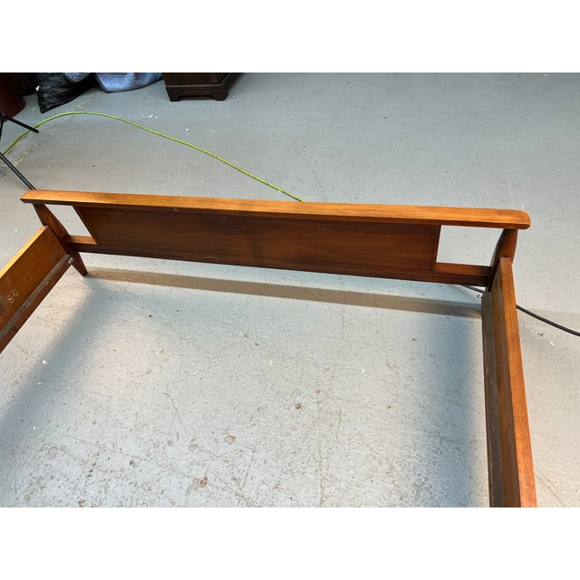 Mid-Century Modern Walnut Queen Bed Frame For Sale In New York - Image 6 of 14