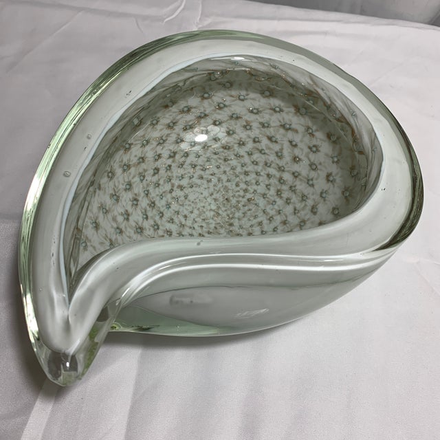 White Heavy Vintage C. 1950s Alfredo Barbini Bullicante Sommerso Cased White Glass With Gold Flecks Vide-Poche For Sale - Image 8 of 11