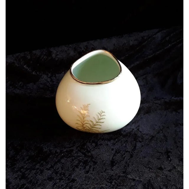 Mid-Century German Vase in Mint Green Glazed Ceramic with Gold Rim and Fern Motif from Wächtersbach, 1950s For Sale - Image 4 of 7