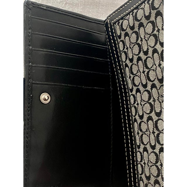 Traditional Coach Vintage Soho Signature C Buckle Ladies Wallet Mint Condition. For Sale - Image 3 of 18