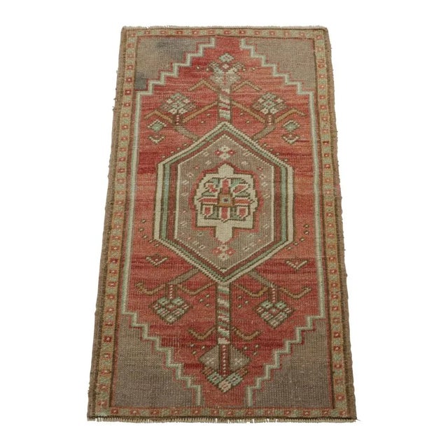 1950s Vintage Turkish Rug in Pink With Colorful Geometric Medallion | Rug & Kilim For Sale - Image 5 of 7