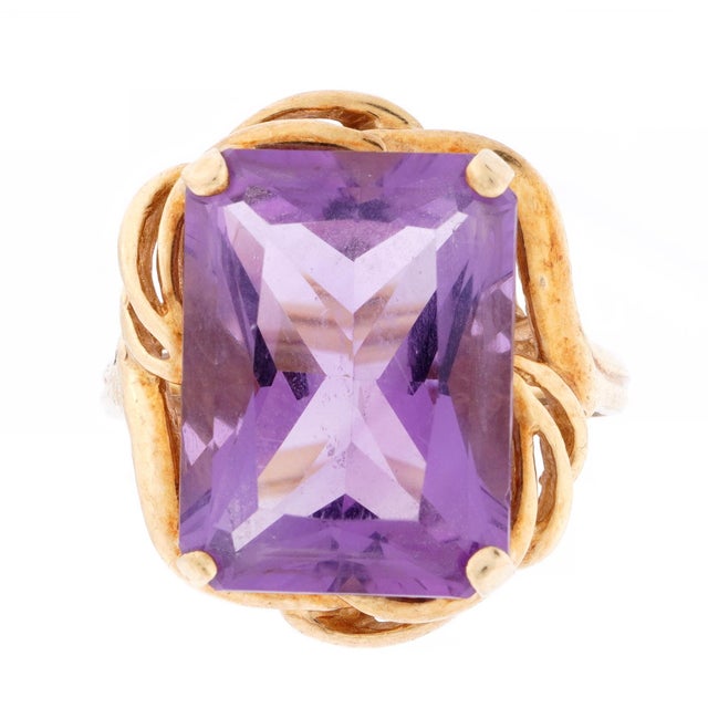 Modern 10k Gold and Amethyst Cocktail Ring For Sale - Image 3 of 8