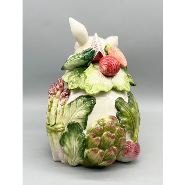 Farmhouse Fitz & Floyd French Market Pig Lidded Jar With Vegetables – Whimsical Farmhouse Kitchen Decor - Farmhouse, French Country, Cottagecore For Sale - Image 3 of 15
