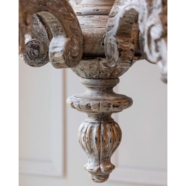 French Mid 20th Century French Carved and Painted Wood Twelve-Light Chandelier For Sale - Image 3 of 18