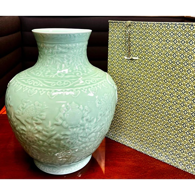 中国セラドン - Chinese Celadon Large Chinese Porcelain Celadon Vase With Lotus Pattern | eBay