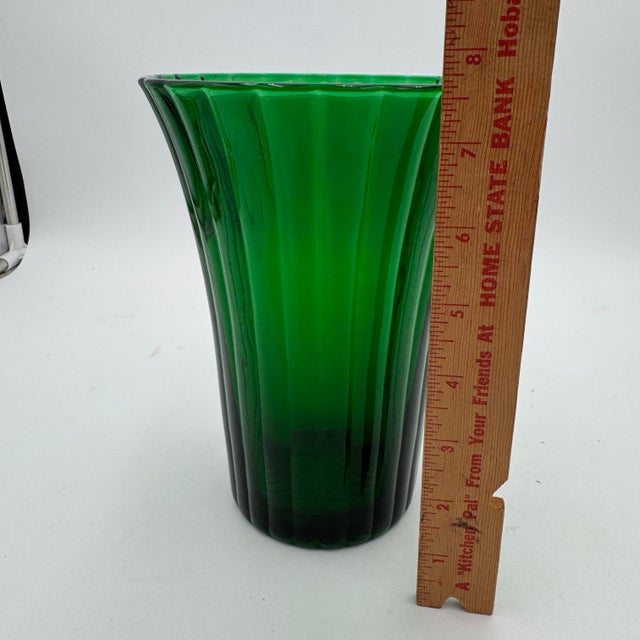 1960s Vintage Emerald Green Ribbed Flared Vase Napco 7.5" Made in Usa 1161 For Sale - Image 5 of 7