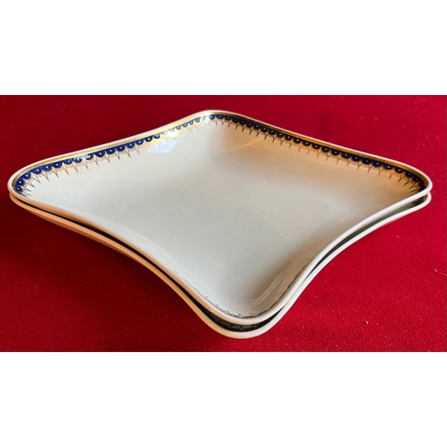Neoclassical Large Antique Early 19th Century Wedgwood Creamware Diamond Shape Serving Dishes or Bowls - a Pair For Sale - Image 3 of 10