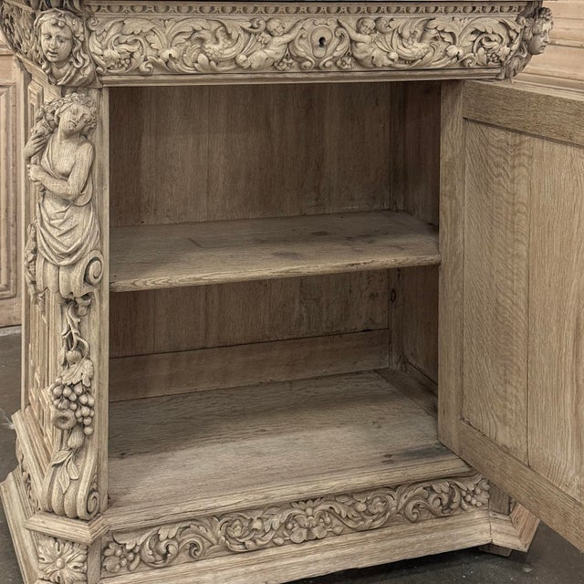 19th Century French Renaissance Revival Hand Carved Oak Buffet in Stripped Oak For Sale - Image 15 of 18