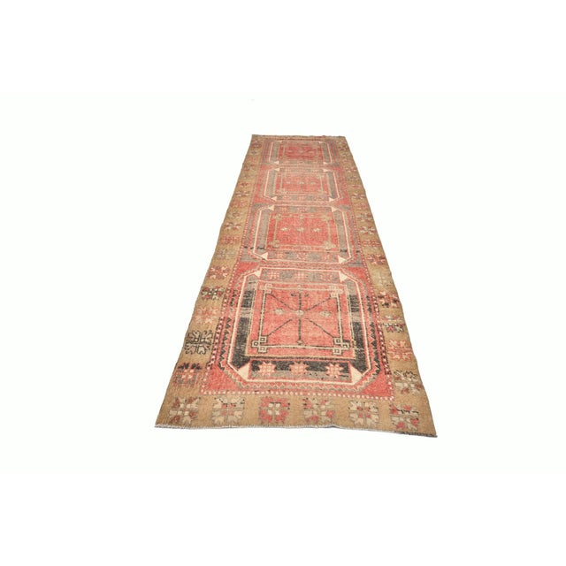 Vintage Turkish Runner Rug in Wool, in Flawless conditions. Designed 1970 to 1979