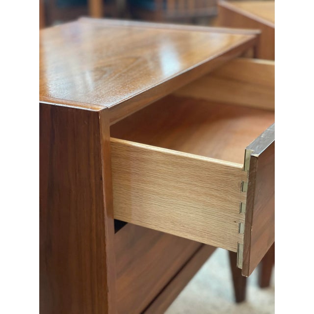 Brown 1970s Vintage Mid Century Modern Accent Tables / End Tables Dovetail Drawers For Sale - Image 8 of 9