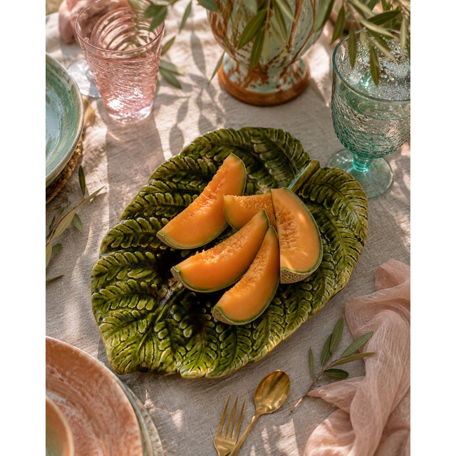 Antique fern Majolica dish, circa 1890, though highly modern and decorative. A collector piece that will not stay on a...