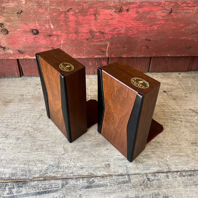1960s Solid American Walnut Vintage Bookends With Black Accents & Red Felt Bottoms For Sale - Image 5 of 16