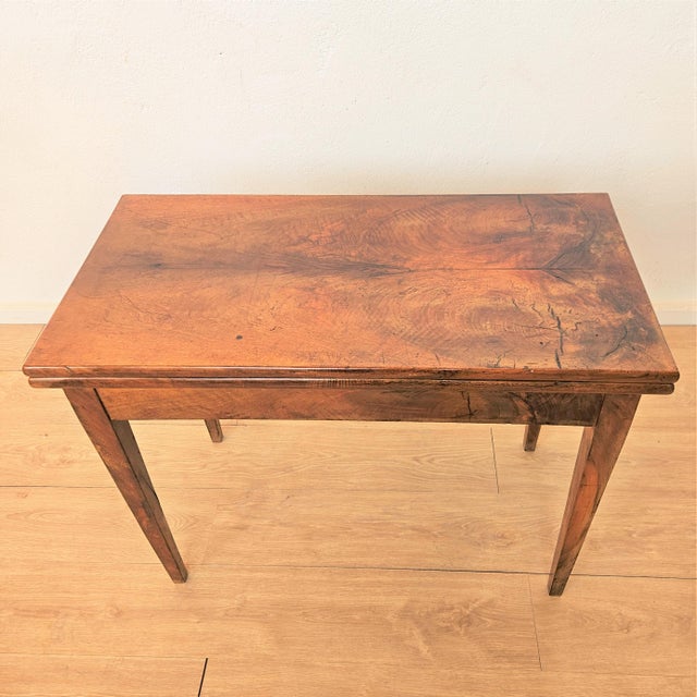 Biedermeier Extendable Game Table, in Very Good conditions. Designed before 1890