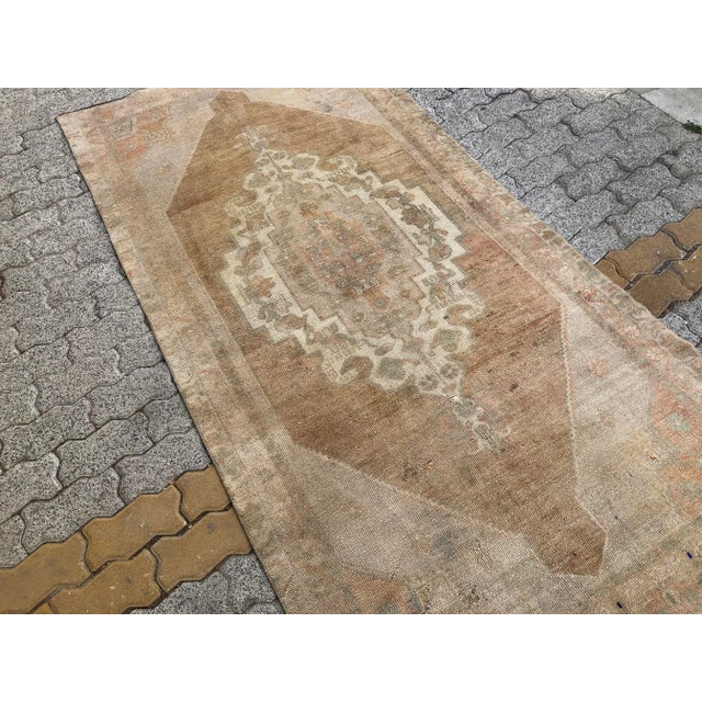 Tribal 1960s Oushak Traditional Bohemian Wool Rug For Sale - Image 3 of 11