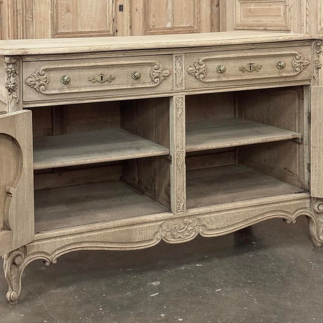 19th Century French Louis XV Low Buffet ~ Credenza in Stripped Oak For Sale - Image 14 of 18