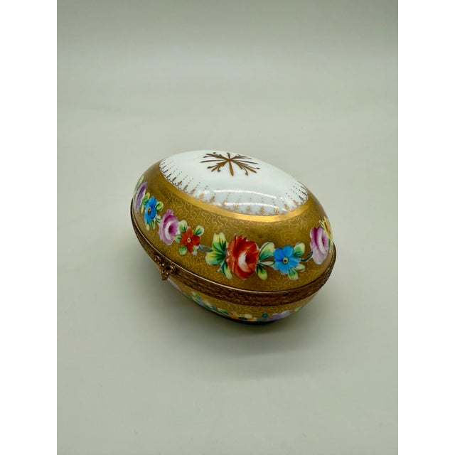 1950s Vintage Camille Le Tallec Hand-Painted Egg-Shaped Limoges Trinket Box – Paris, France For Sale In Washington DC - Image 6 of 6