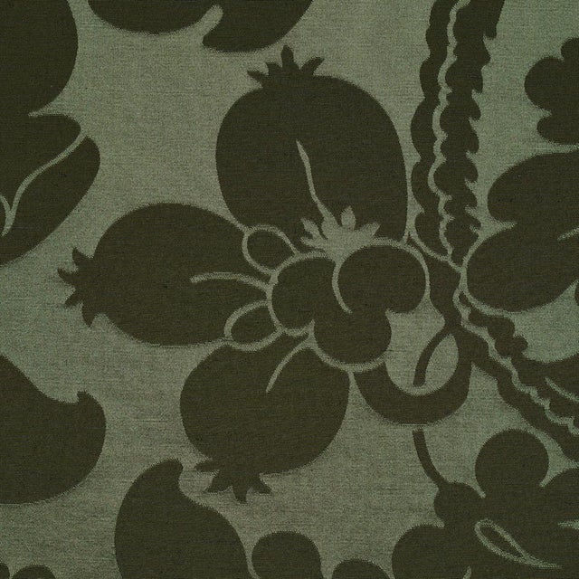 Contemporary Sample - Schumacher Dandridge Damask Fabric in Magnolia For Sale - Image 3 of 4