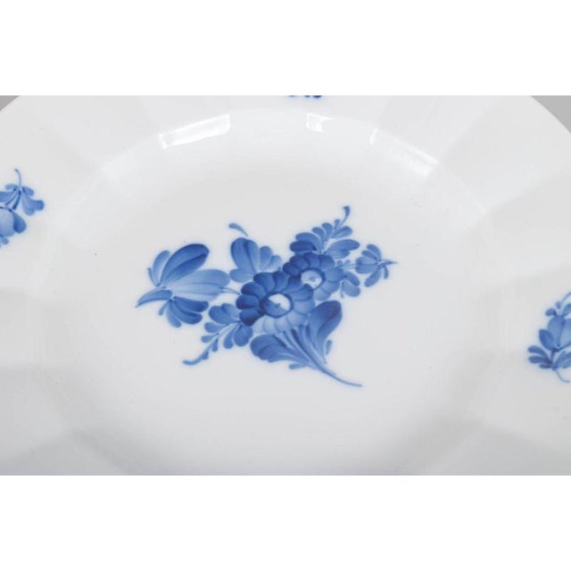 Porcelain Dinner Plates from Royal Copenhagen, 1990s, Set of 4 For Sale - Image 3 of 5