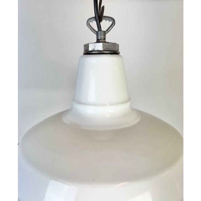 Industrial Industrial White Enamel Factory Pendant Lamp from Benjamin, USA, 1960s For Sale - Image 3 of 16