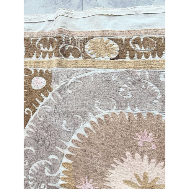 1960s Suzani Tablecloth - Neutral Tan Uzbek Tablecloth For Sale - Image 5 of 7