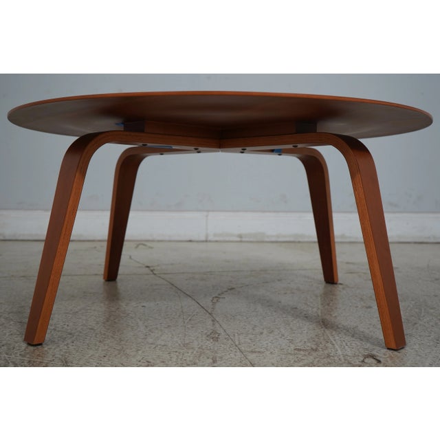 Modern Herman Miller Eames Model Round Modern Coffee Table For Sale - Image 3 of 12