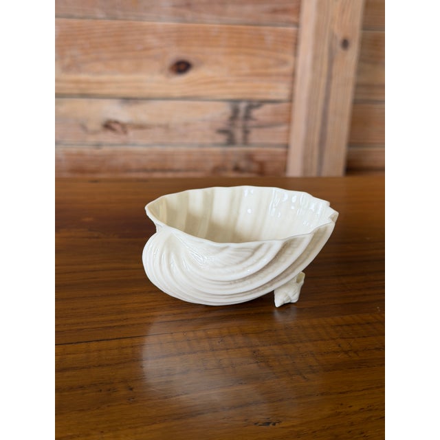 Traditional Vintage Irish Belleek Porcelain Shell Bowl on Conch Feet For Sale - Image 3 of 12