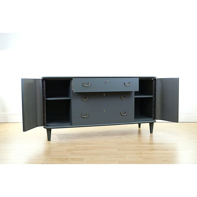 Beautiful just renovated 1930s sideboard in mint condition. Painted in Jotun Northern Mystic green. Three drawers, two...