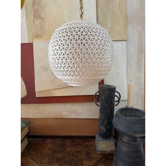 Vintage Mid-Century Chinoiserie Blanc De Chine Swag Pendant Light | Pierced White Porcelain | Hollywood Regency Accent For Sale - Image 4 of 10