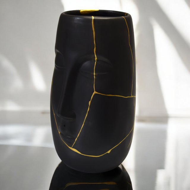 Dark Elegance and Luminous History: Matte Black Porcelain Vase, Golden Scars Let yourself be captivated by the enigmatic...