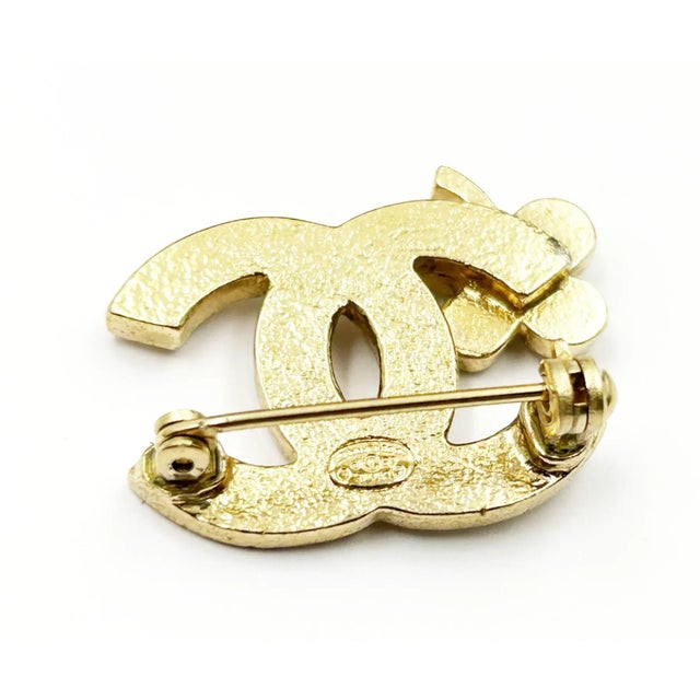 Contemporary Chanel Small Gold CC Crystal Red Corner Flower Small Brooch For Sale - Image 3 of 3