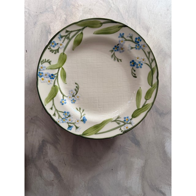 1990s Franciscan Forget Me Not Dinner Plates 10.25 Inches Hand Decorated - Set 4 For Sale - Image 10 of 11