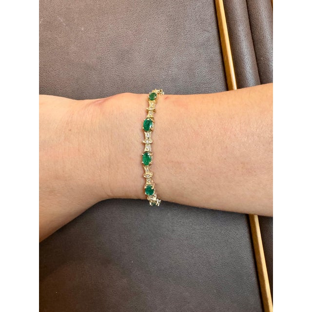 This exceptionally affordable Tennis bracelet has 10 stones of oval Emeralds . Each Emerald is spaced by a big link. Total...