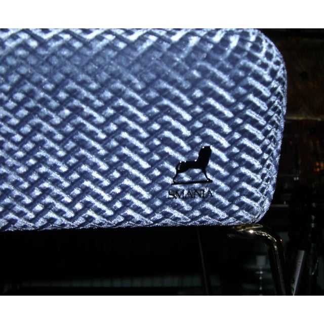 This chair is an Italian prototype by the company Smania with great embracing line. The design of the gently curved open...