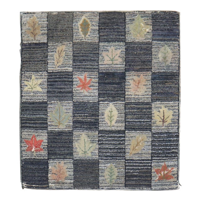 Mid 20th Century Floral Leaf Design American Hooked Scatter Rug For Sale
