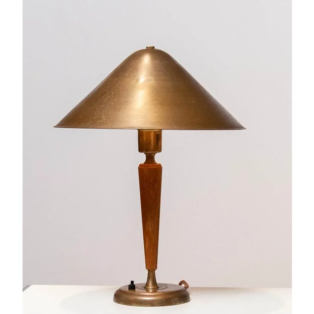 1940s Brass and Elm Table Lamp in the style of Harald Elof Notini for Böhlmarks, 1940s For Sale - Image 5 of 11