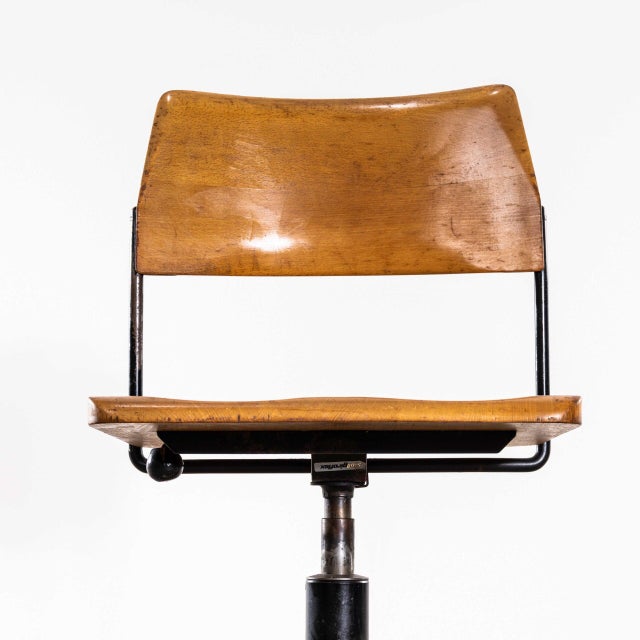 Angular Swivel Desk Chair from Giroflex, 1960s For Sale - Image 4 of 10